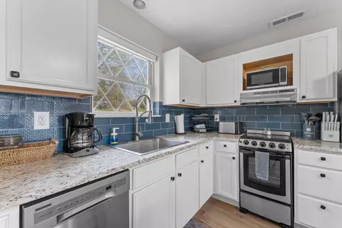 Kitchen - 272 Cave Ln, Branson, MO 65615 photo 4 of 5