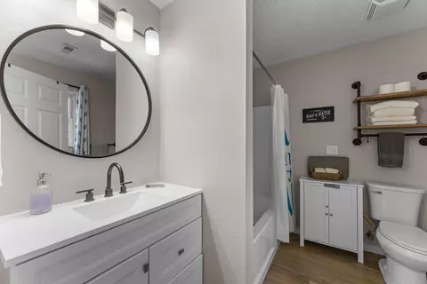 Bath - 272 Cave Ln, Branson, MO 65615 photo 4 of 4