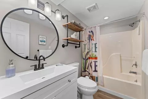 Bath - 272 Cave Ln, Branson, MO 65615 photo 1 of 4