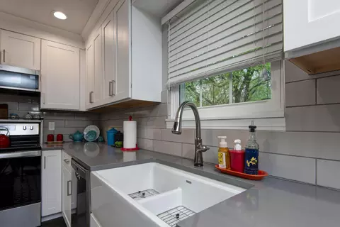 2251 S Kimbrough Ave, Springfield, MO 65807 photo 5