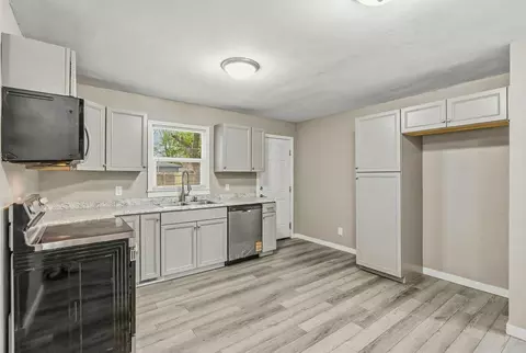 Entry Way - 1448 E Seminole St, Springfield, MO 65804 photo 1 of 3