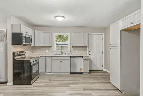Kitchen - 1448 E Seminole St, Springfield, MO 65804 photo 2 of 2