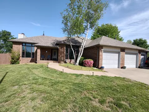 2020 N Equestrian Ln, Nixa, MO 65714