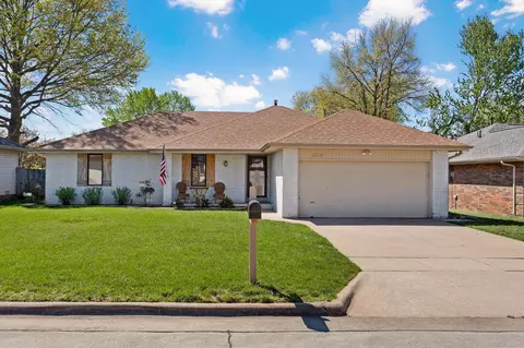 1510 W Lindberg St, Springfield, MO 65807