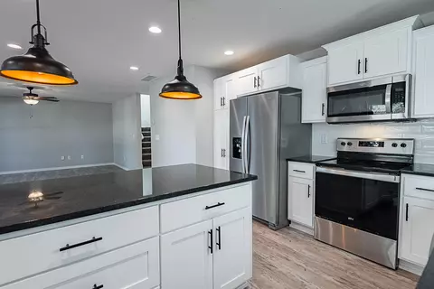 Kitchen - 2644 N Prospect Ave, Springfield, MO 65803 photo 4 of 6