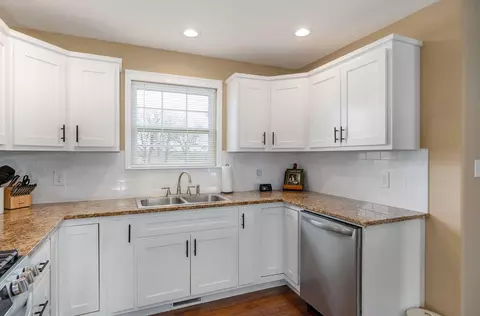 Kitchen - 1485 Knightsbridge Rd, Marshfield, MO 65706 photo 2 of 2