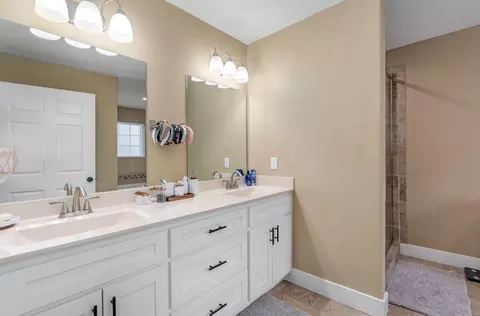 Bath - 1485 Knightsbridge Rd, Marshfield, MO 65706 photo 1 of 4