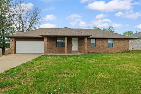 707 S Poplar St, Nixa, MO 65714