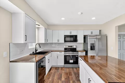 Kitchen - 1036 E Morningside St, Springfield, MO 65807 photo 2 of 4