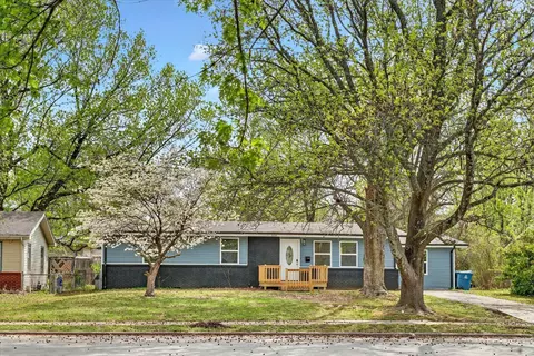 Exterior - 1036 E Morningside St, Springfield, MO 65807 photo 2 of 8