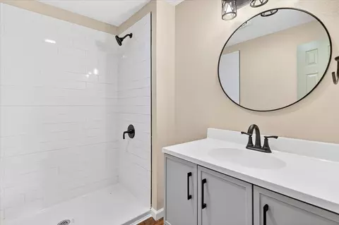 Bath - 1036 E Morningside St, Springfield, MO 65807 photo 1 of 2