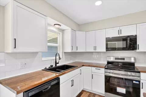 Kitchen - 1036 E Morningside St, Springfield, MO 65807 photo 3 of 4