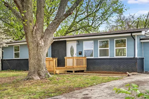 Exterior - 1036 E Morningside St, Springfield, MO 65807 photo 4 of 8