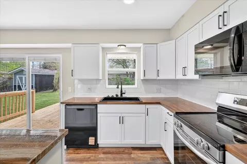 Kitchen - 1036 E Morningside St, Springfield, MO 65807 photo 4 of 4