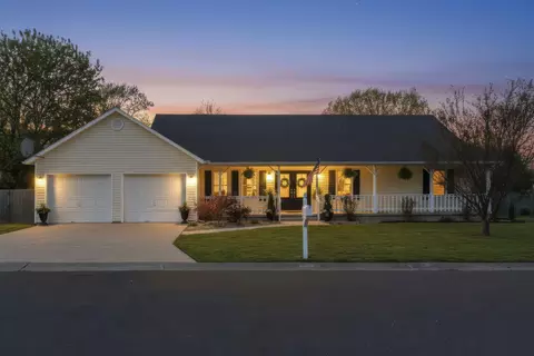 15 Southgate Ave, Monett, MO 65708