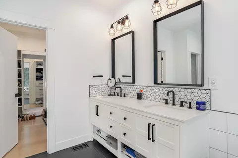 Bath - 7990 E Farm Road 116, Strafford, MO 65757 photo 4 of 7