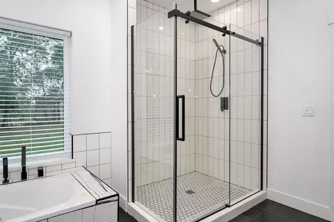 Bath - 7990 E Farm Road 116, Strafford, MO 65757 photo 3 of 7