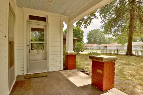 Exterior - 317 E Glenwood St, Springfield, MO 65807 photo 19 of 31