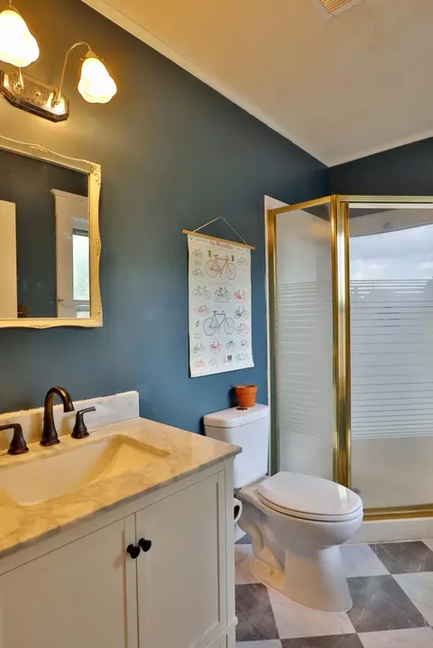 Bath - 317 E Glenwood St, Springfield, MO 65807 photo 2 of 3