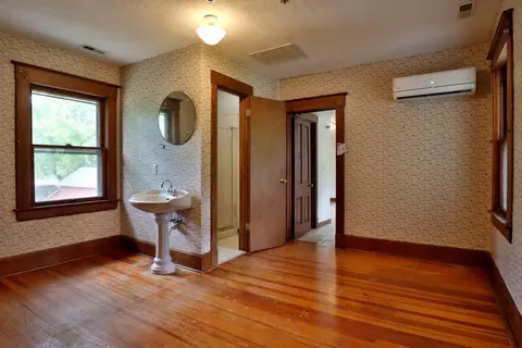 Bedroom - 317 E Glenwood St, Springfield, MO 65807 photo 7 of 9