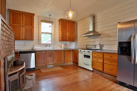 Kitchen - 317 E Glenwood St, Springfield, MO 65807 photo 6 of 7