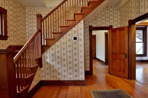 Entry Way - 317 E Glenwood St, Springfield, MO 65807 photo 2 of 7
