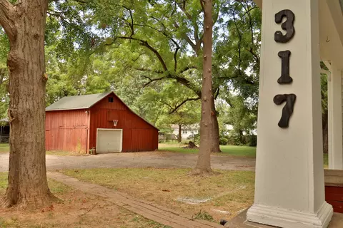 Exterior - 317 E Glenwood St, Springfield, MO 65807 photo 10 of 31
