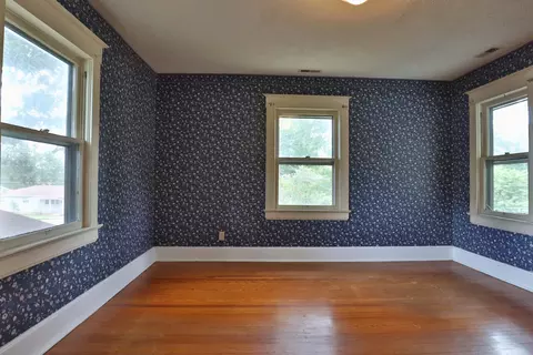 Bedroom - 317 E Glenwood St, Springfield, MO 65807 photo 4 of 9