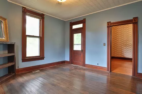 Living - 317 E Glenwood St, Springfield, MO 65807 photo 3 of 3