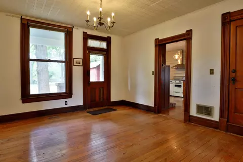 Dining - 317 E Glenwood St, Springfield, MO 65807 photo 1 of 1