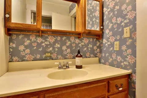 Bath - 317 E Glenwood St, Springfield, MO 65807 photo 3 of 3