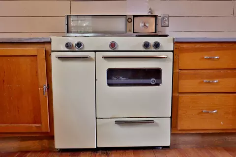 Kitchen - 317 E Glenwood St, Springfield, MO 65807 photo 3 of 7