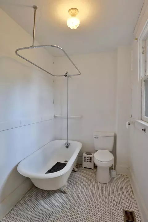 Bath - 317 E Glenwood St, Springfield, MO 65807 photo 1 of 3