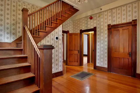 Entry Way - 317 E Glenwood St, Springfield, MO 65807 photo 1 of 7
