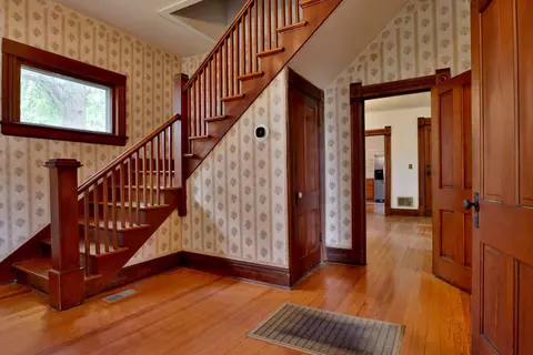 Entry Way - 317 E Glenwood St, Springfield, MO 65807 photo 3 of 7