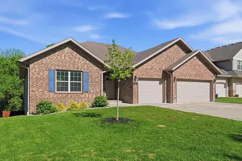 831 N Grapevine Rd, Springfield, MO 65802
