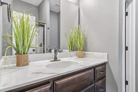 Bath - 831 N Grapevine Rd, Springfield, MO 65802 photo 4 of 5