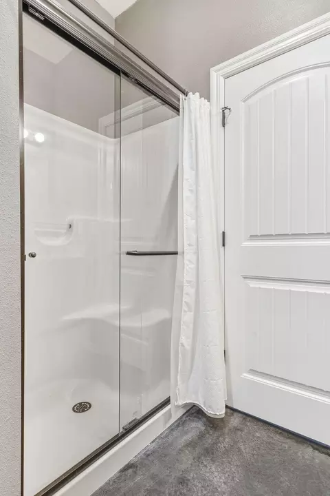 Bath - 831 N Grapevine Rd, Springfield, MO 65802 photo 5 of 5