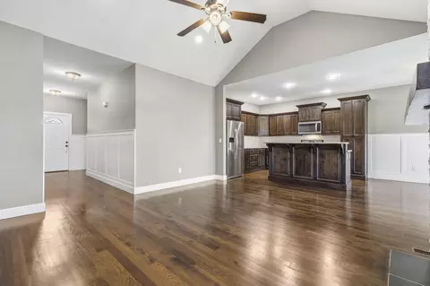 Entry Way - 831 N Grapevine Rd, Springfield, MO 65802 photo 1 of 5
