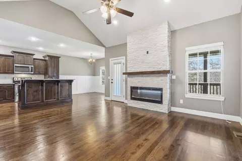 Living - 831 N Grapevine Rd, Springfield, MO 65802 photo 1 of 6