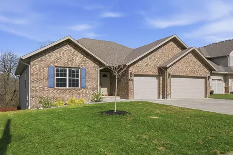 831 N Grapevine Rd, Springfield, MO 65802