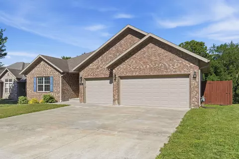 Exterior - 831 N Grapevine Rd, Springfield, MO 65802 photo 4 of 8