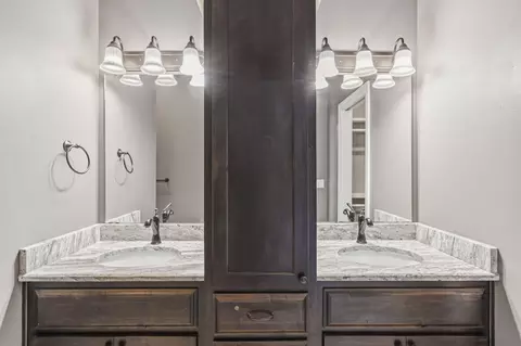 Bath - 831 N Grapevine Rd, Springfield, MO 65802 photo 2 of 5