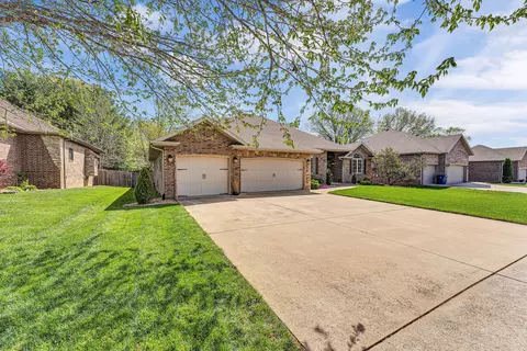 Exterior - 5034 S Burrows Ave, Springfield, MO 65810 photo 3 of 9