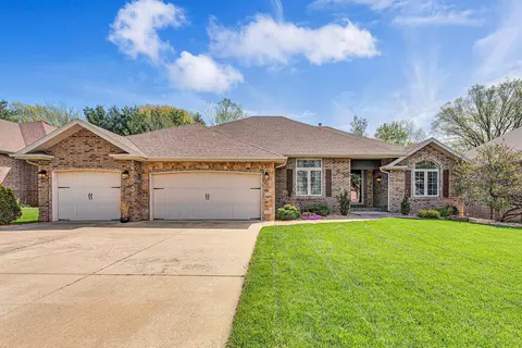 5034 S Burrows Ave, Springfield, MO 65810