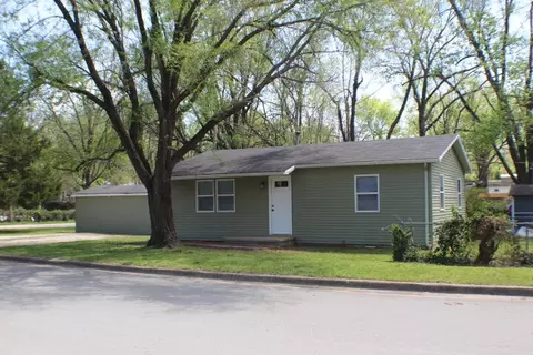 1530 W Lombard St, Springfield, MO 65802
