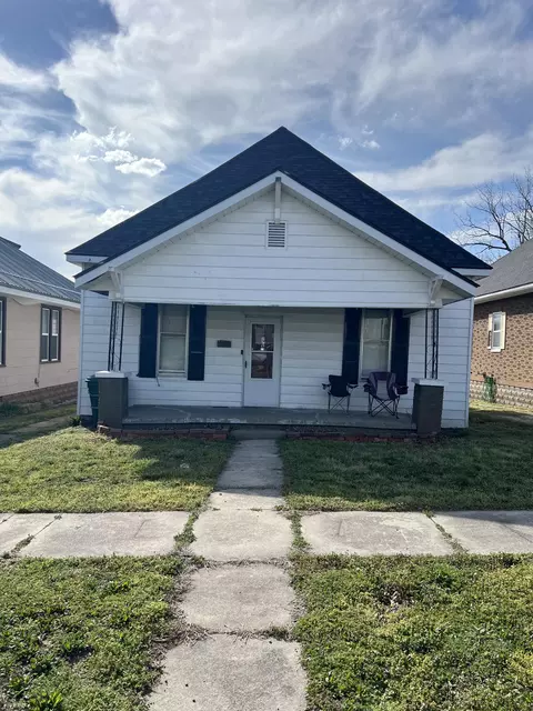 806 4th St, Monett, MO 65708