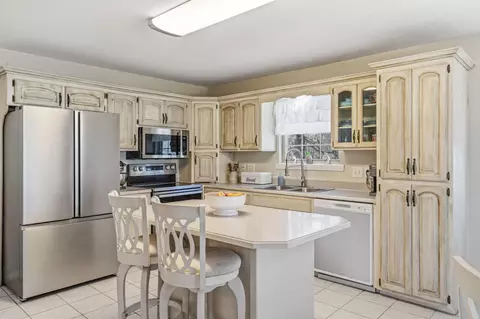 Kitchen - 1329 S State Highway Uu, Chadwick, MO 65629 photo 1 of 4