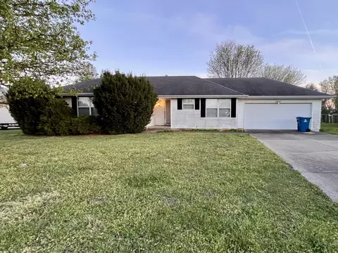109 Willowridge Ln, Willard, MO 65781