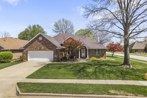 4636 S Parkhill Ave, Springfield, MO 65810